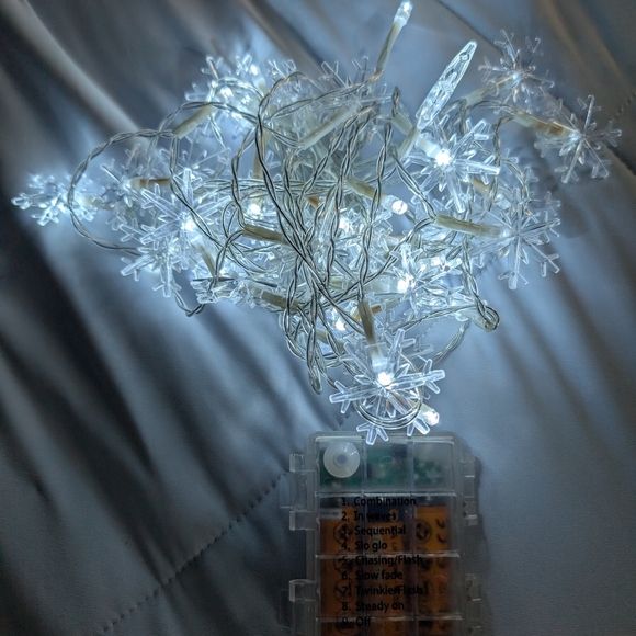 Snowflake Christmas Lights, 16.08ft 40 LED Christmas Lights Snowflake (EUC) - Picture 3 of 8